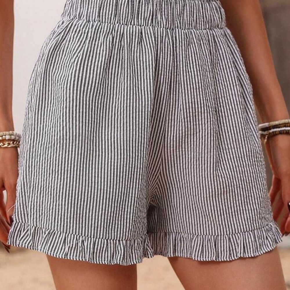 NWOT Striped Ruffle Hem Shorts